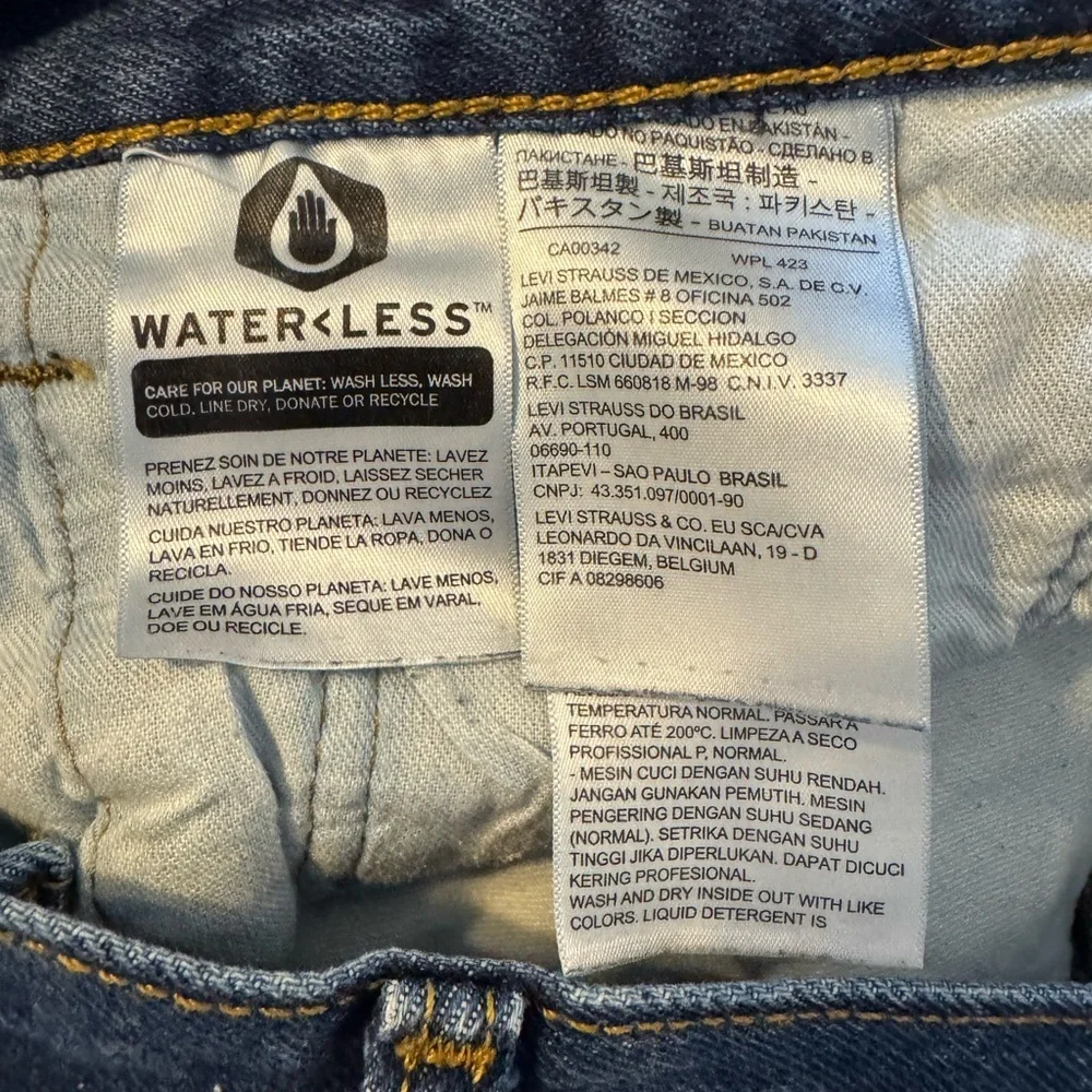 Levi's 36 W x 34 L Dark Blue Straight Jeans